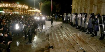 Δεκέμβρης αλά Αλβανικά, μετά την εν ψυχρώ εκτέλεση νέου από την αστυνομία