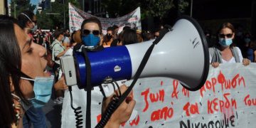 Πλήθος σωματείων και συνδικαλιστικών οργανώσεων καταγγέλλει τις συλλήψεις και το όργιο καταστολής