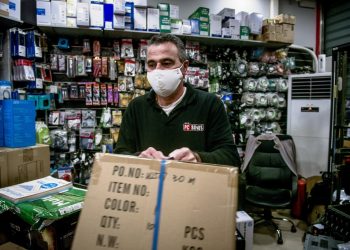 Black Friday: Έκρηξη τζίρου για τις επιχειρήσεις, «μαύρη» εβδομάδα για τους εργαζόμενους