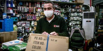 Black Friday: Έκρηξη τζίρου για τις επιχειρήσεις, «μαύρη» εβδομάδα για τους εργαζόμενους