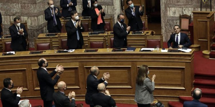 Φουλ αντιδραστική επίθεση, με καταλύτη τον φόβο