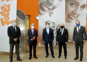 Υπαρκτά σκάνδαλα, μικροκομματική αντιπαράθεση