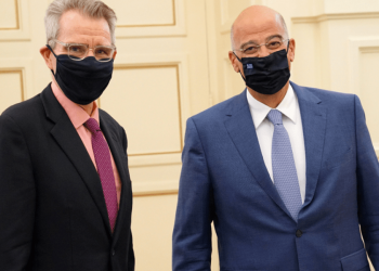 Η Αθήνα γλείφει τις πληγές της μετά το άδειασμα από την ΕΕ