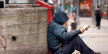 Πανδημία φτώχειας σαρώνει τον λαό