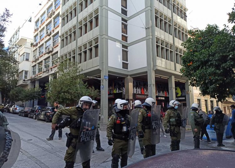 Στο «γύψο» οι ελευθερίες, με μαζικές συλλήψεις «τιμά» την 6η Δεκέμβρη η κυβέρνηση – Συνεχής ενημέρωση (φωτό και βίντεο)