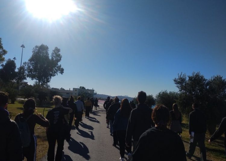 Πάτρα: Η απαγόρευση έσπασε στον δρόμο από εκατοντάδες διαδηλωτές