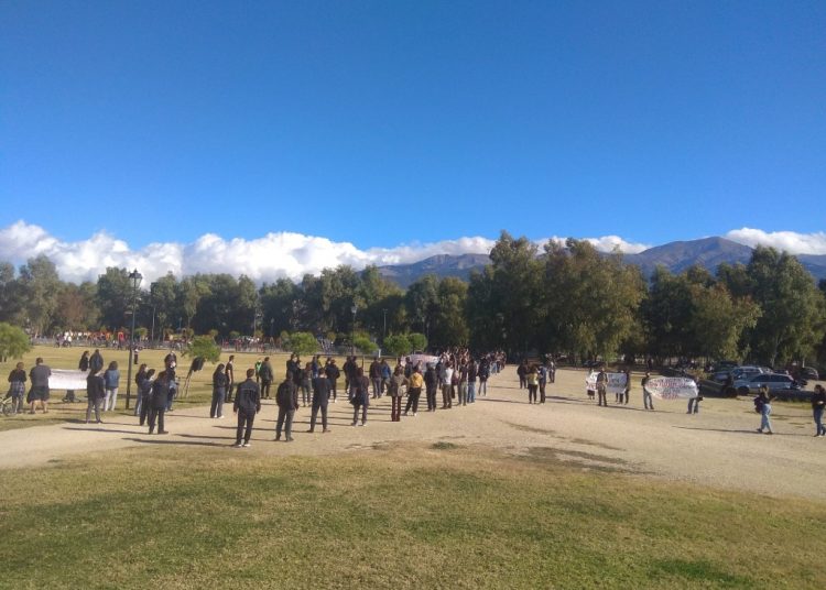 Πάτρα: Η απαγόρευση έσπασε στον δρόμο από εκατοντάδες διαδηλωτές