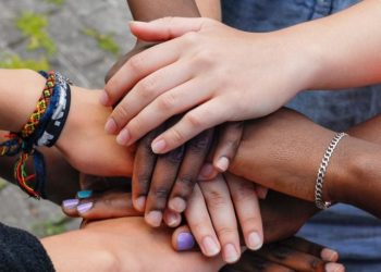 «Φάρμακο» στην ταξικότητα της πανδημίας η αλληλεγγύη