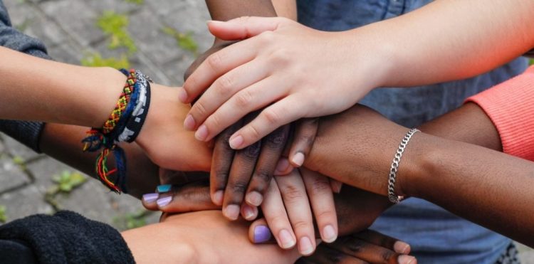 «Φάρμακο» στην ταξικότητα της πανδημίας η αλληλεγγύη