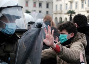 Νέα προκλητική απαγόρευση συγκεντρώσεων – ΝΑΡ: θα σπάσει στους δρόμους