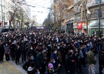 Σαν τους κλέφτες κατέθεσαν το νομοσχέδιο για τα ΑΕΙ – ξεσηκωμός τώρα!