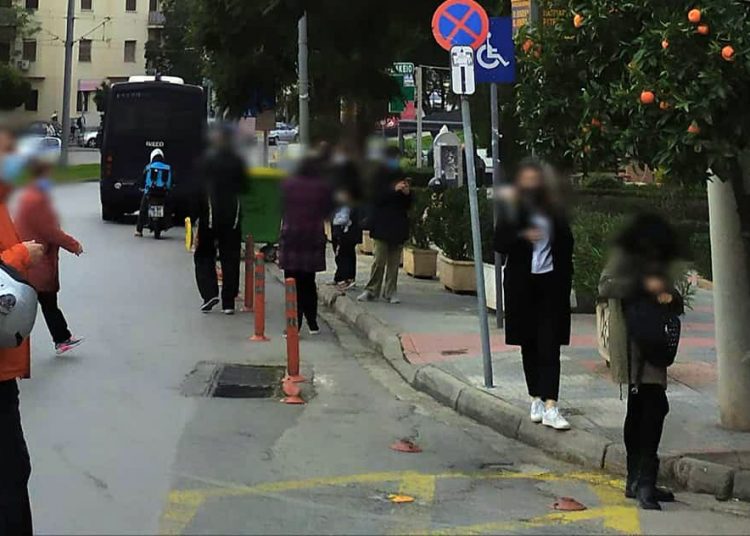 N. Σμύρνη: MAΤ και κλούβες στη διαμαρτυρία κατά του κλεισίματος του άλσους! (βίντεο)