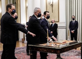 Εκλογικού χαρακτήρα  λίφτινγκ με ακροδεξιό άρωμα