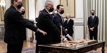 Εκλογικού χαρακτήρα  λίφτινγκ με ακροδεξιό άρωμα