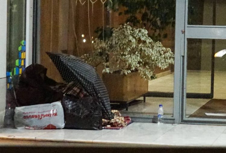 Στέγη για όλους τους αστέγους της Αθήνας πριν ξεσπάσουν ακραία καιρικά φαινόμενα