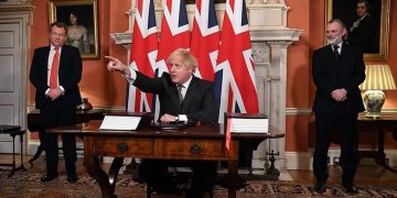 Ένα Brexit με θύματα κυρίως τους εργαζόμενους