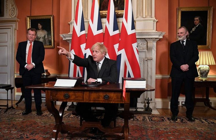 Ένα Brexit με θύματα κυρίως τους εργαζόμενους