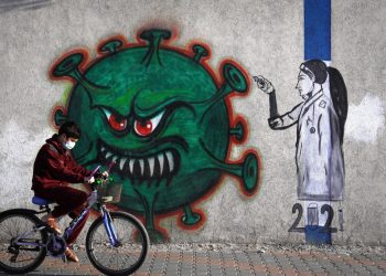 Φιάσκο ΕΕ, κυβέρνησης και πολυεθνικών με τα εμβόλια