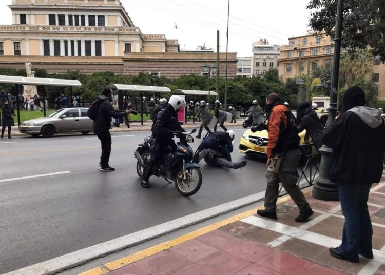 Όργιο αστυνομικής βίας στη συγκέντρωση για Κουφοντίνα (φωτό-βίντεο)