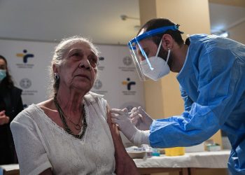 Φιάσκο με εμβολιασμούς, «θυσία» η πρωτοβάθμια υγεία