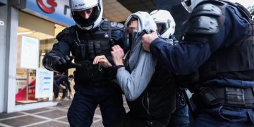 Όργιο αστυνομικής βίας στη συγκέντρωση για Κουφοντίνα (φωτό-βίντεο)