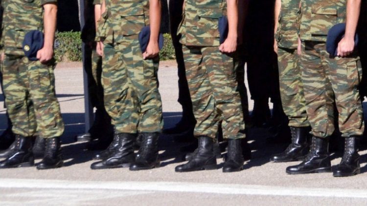 νΚΑ: Ούτε σκέψη για αύξηση της θητείας και στράτευση στα 18!