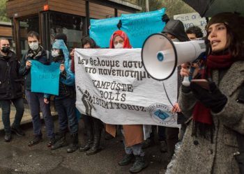 Από τον Βόσπορο μέχρι την Αθήνα: Έξω η αστυνομία από τις σχολές! 