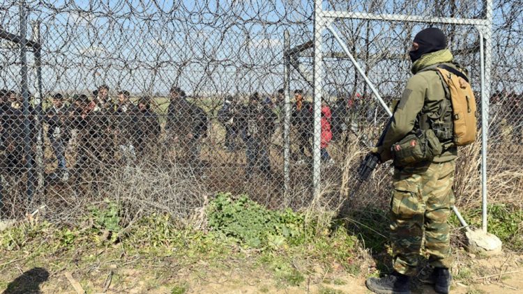 «Φράκτες» για ιό και προσφυγιά