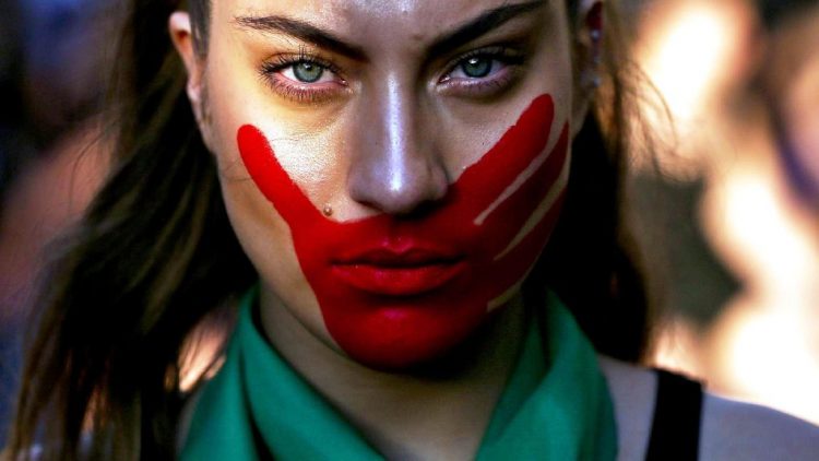 Κακοποίηση γυναικών: Συνεχείς καταγγελίες και «αυτόκλητοι» υπερασπιστές