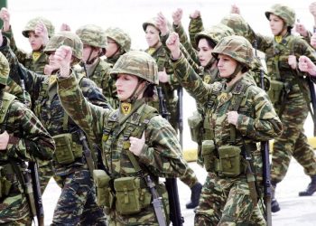 Θέλουν και τις γυναίκες στα χακί!