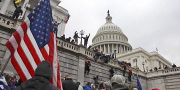 Όταν η δημοκρατία γίνεται πολυτέλεια για το κεφάλαιο, ξεκινούν πρόβες πραξικοπημάτων