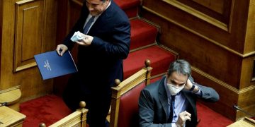 Η χτυπημένη αγορά χτυπά το νταούλι και η κυβέρνηση χορεύει