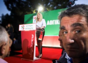 ΚΙΝΑΛ: Ο Λοβέρδος καθαιρέθηκε, οι αμφίπλευρες πιέσεις μένουν