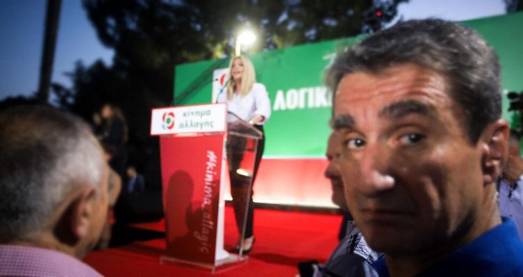 ΚΙΝΑΛ: Ο Λοβέρδος καθαιρέθηκε, οι αμφίπλευρες πιέσεις μένουν