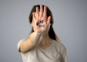 Η βία κατά των γυναικών και η υποκρισία των «πάνω»