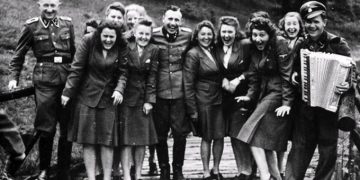 «Χωρίς αυτούς» και με αυτούς