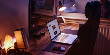 Γυάλινος κόσμος, γυάλινες αλυσίδες