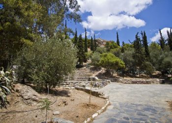 Λόφος Στρέφη: Όταν ο δήμαρχος στρέφ…εται σε ιδιώτες