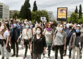 Οι καλλιτέχνες στους δρόμους ενάντια στη λογοκρισία στη μουσική
