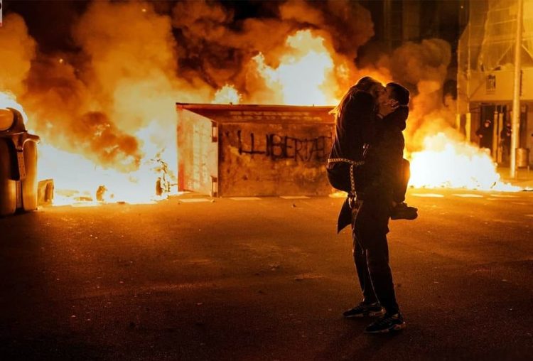 Πάμπλο Χασέλ: Ο κομμουνιστής ράπερ τσαντίζει το σύστημα