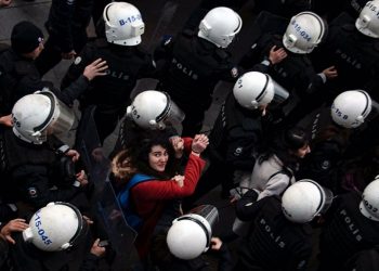 Η οργή της νεολαίας «πνίγει» τον Ερντογάν