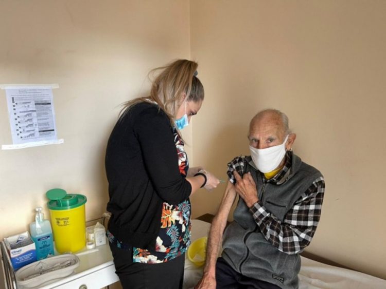 Έγκλημα η μετατροπή νοσοκομείων σε εμβολιαστικά κέντρα