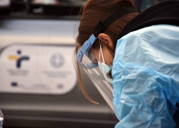 Παιχνίδια της κυβέρνησης με τα τεστ για να επιβάλλει την αντιλαϊκή πολιτική της (Γραφήματα)