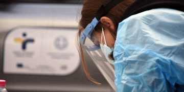 Παιχνίδια της κυβέρνησης με τα τεστ για να επιβάλλει την αντιλαϊκή πολιτική της (Γραφήματα)