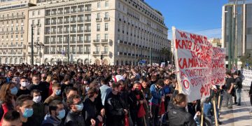 H πιο μεγάλη πανεκπαιδευτική πορεία έριξε στα σκουπίδια το νομοσχέδιο έκτρωμα