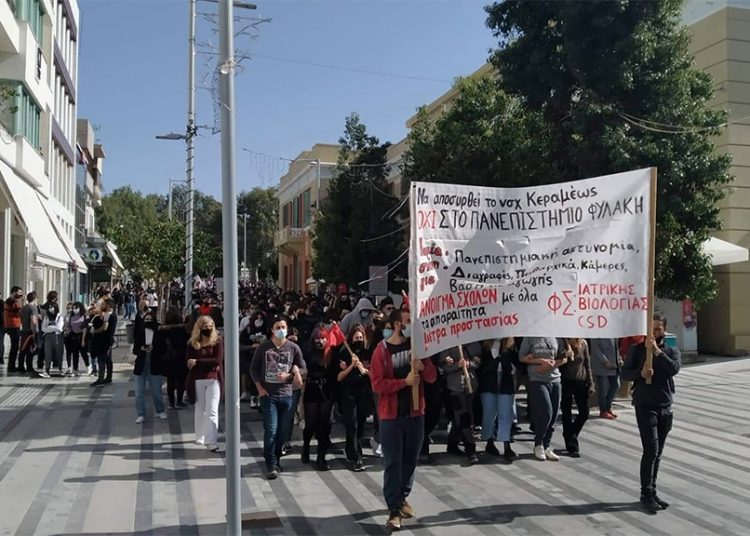 Χανιά και Ηράκλειο: Πορείες γεμάτες παλμό ενάντια στο νομοσχέδιο Κεραμέως