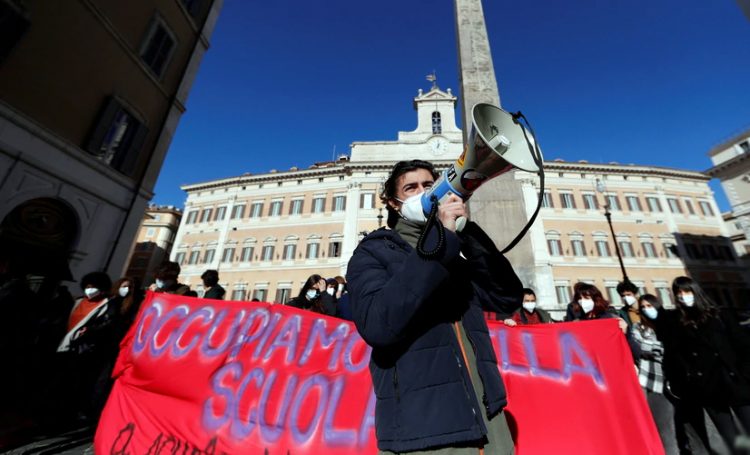 Στήριξη εκ μέρους της μεγαλύτερης ένωσης φοιτητών της Ιταλίας προς τους ελληνικούς αγώνες (βίντεο)