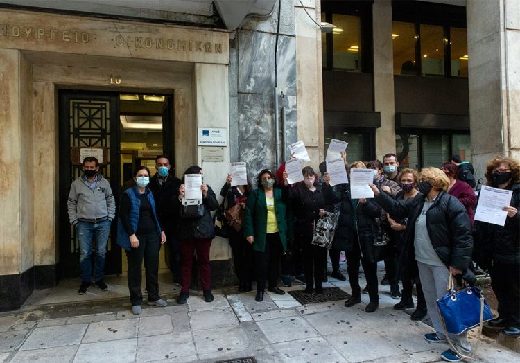 Συγκέντρωση διαμαρτυρίας των συμβασιούχων καθαριστριών την Τρίτη στο υπ. Οικονομικών