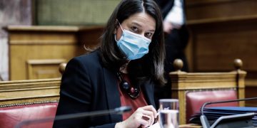 «Κόπηκε» και στην… αξιολόγηση η Κεραμέως