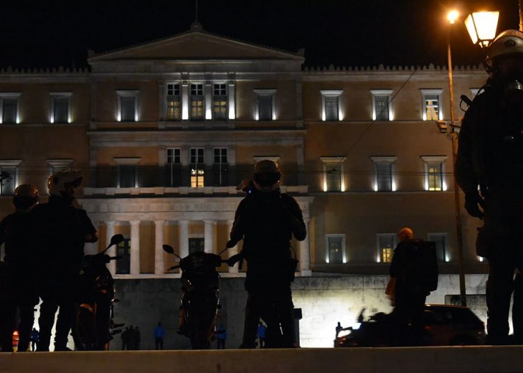 Συγκεντρώσεις για Κουφοντίνα – Άγρια αστυνομική επίθεση στα Προπύλαια